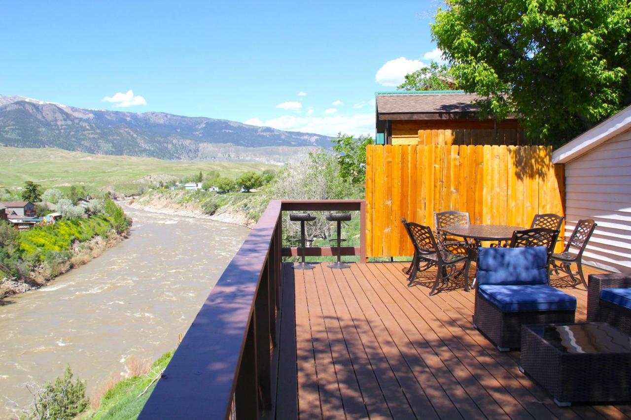 Yellowstone Treasure Guesthouses On The River Gardiner Exterior photo
