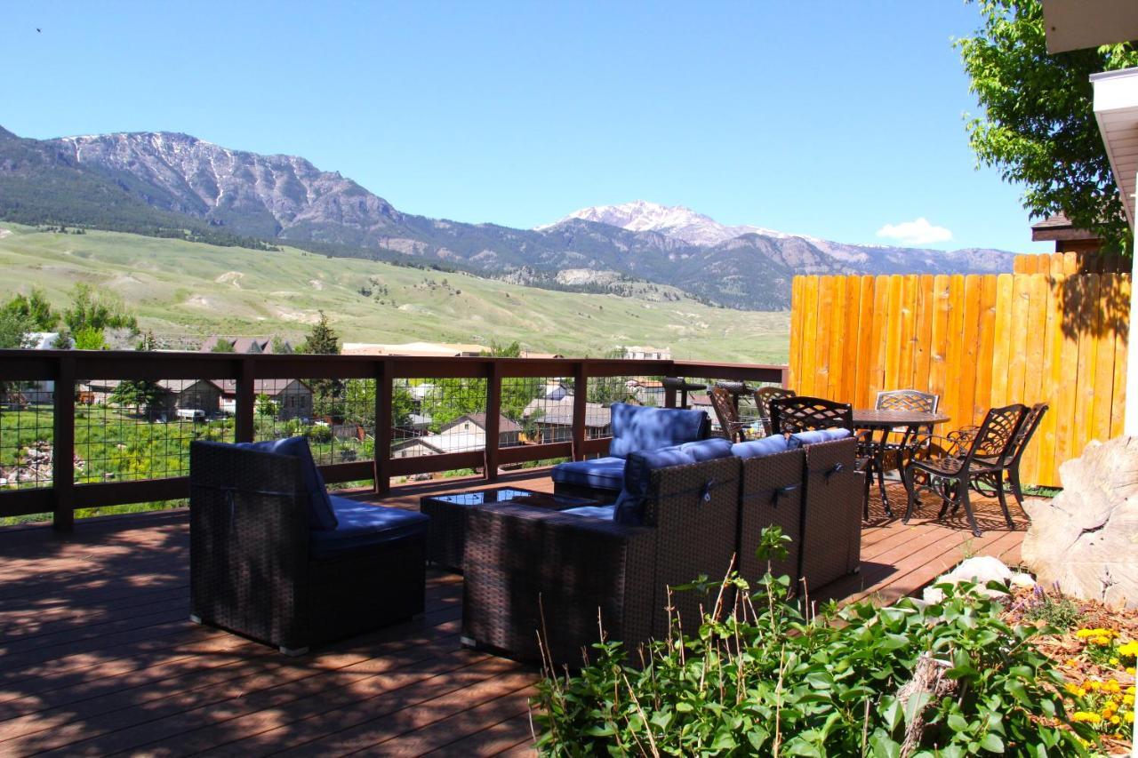 Yellowstone Treasure Guesthouses On The River Gardiner Exterior photo