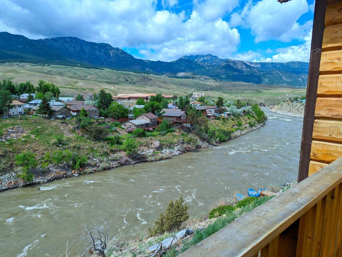 Yellowstone Treasure Guesthouses On The River Gardiner Exterior photo
