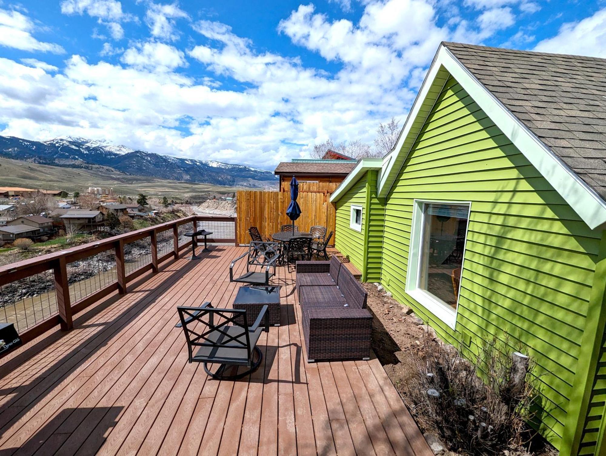 Yellowstone Treasure Guesthouses On The River Gardiner Exterior photo