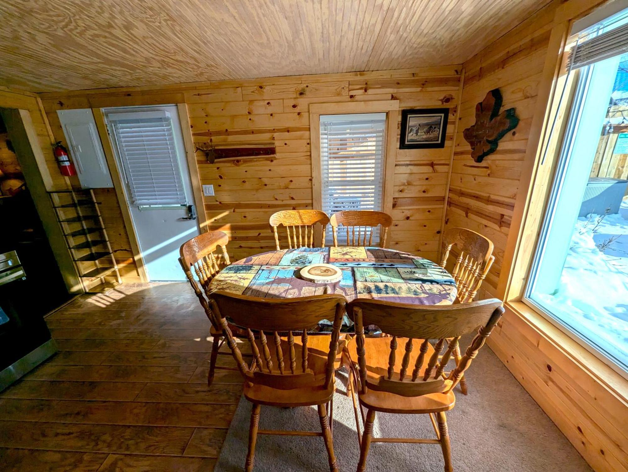 Yellowstone Treasure Guesthouses On The River Gardiner Exterior photo