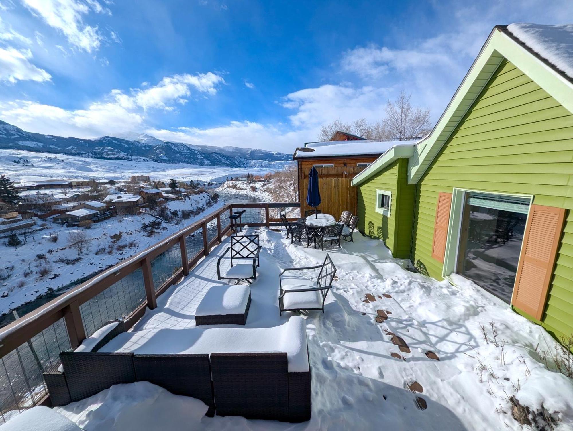 Yellowstone Treasure Guesthouses On The River Gardiner Exterior photo