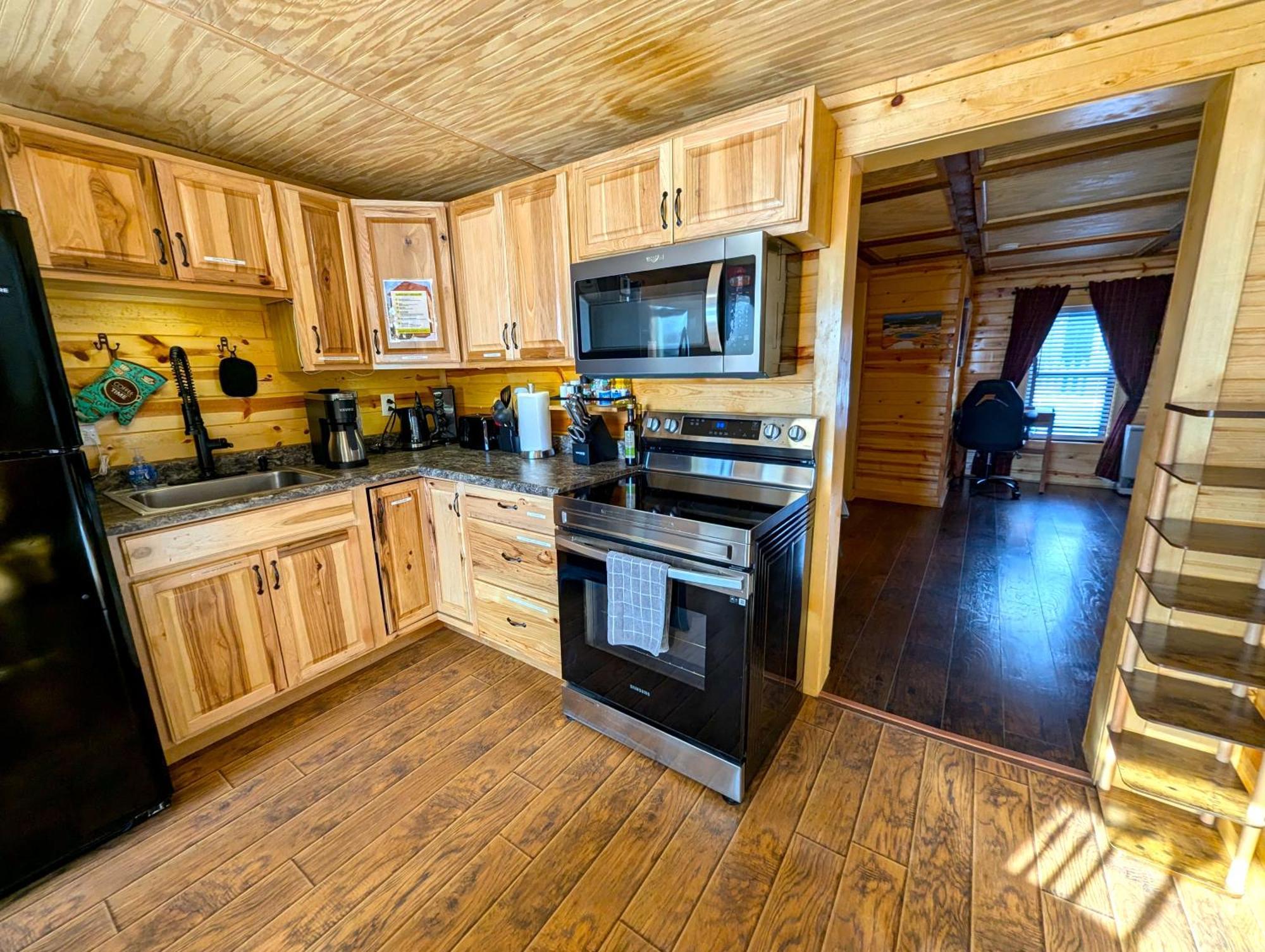 Yellowstone Treasure Guesthouses On The River Gardiner Exterior photo