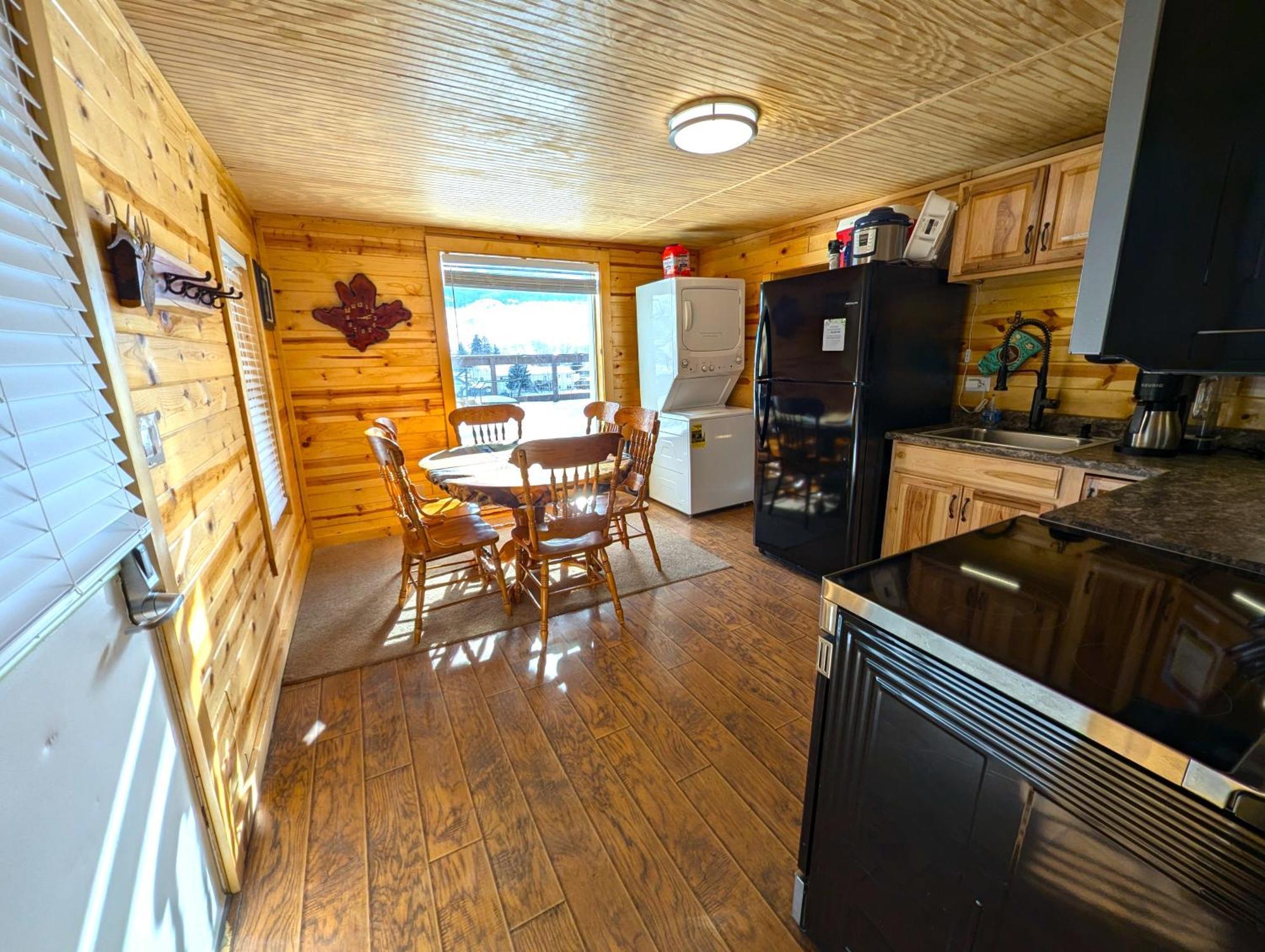 Yellowstone Treasure Guesthouses On The River Gardiner Exterior photo