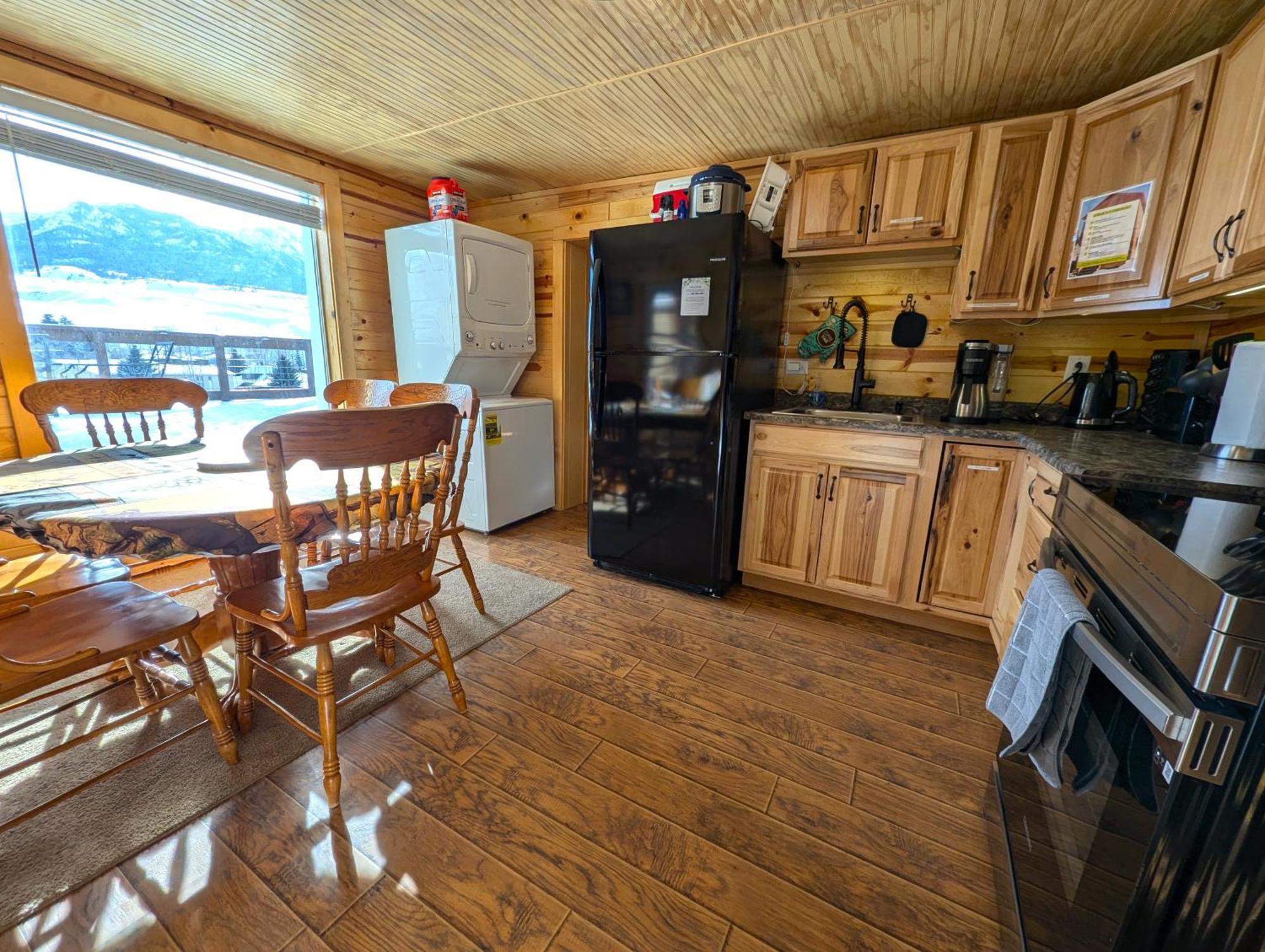Yellowstone Treasure Guesthouses On The River Gardiner Exterior photo